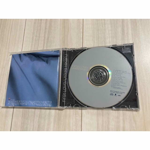 宇多田ヒカル First Love CDアルバム エンタメ/ホビーのCD(ポップス/ロック(邦楽))の商品写真