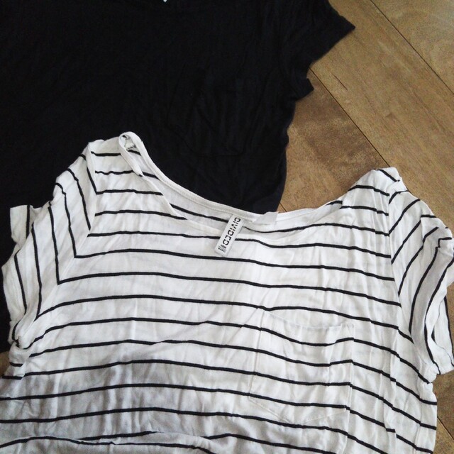 H&M(エイチアンドエム)のH&M 胸ポケット 黒 Tシャツ XS レディースのトップス(Tシャツ(半袖/袖なし))の商品写真