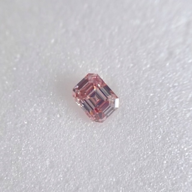 0.085ct SI-1 天然ピンクダイヤモンド FANCY PINK www.krzysztofbialy.com