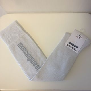 マンシングウェア(Munsingwear)のMunsingwear ラメ ニーハイソックス color white(ウエア)