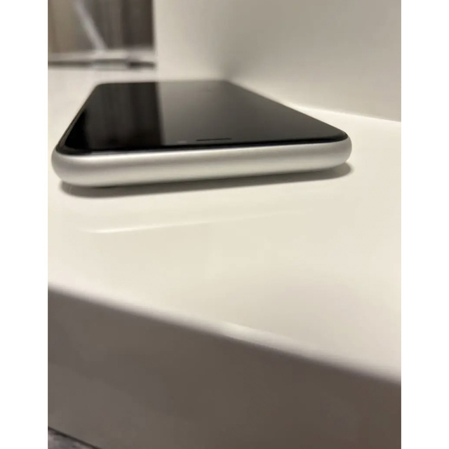 Apple(アップル)のApple iPhone XR 128GB ホワイト スマホ/家電/カメラのスマートフォン/携帯電話(スマートフォン本体)の商品写真
