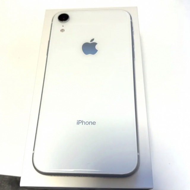Apple(アップル)のApple iPhone XR 128GB ホワイト スマホ/家電/カメラのスマートフォン/携帯電話(スマートフォン本体)の商品写真