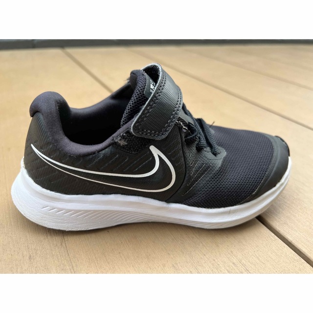 NIKE(ナイキ)のナイキ　キッズスニーカー　AT1801-101 18センチ キッズ/ベビー/マタニティのキッズ靴/シューズ(15cm~)(スニーカー)の商品写真