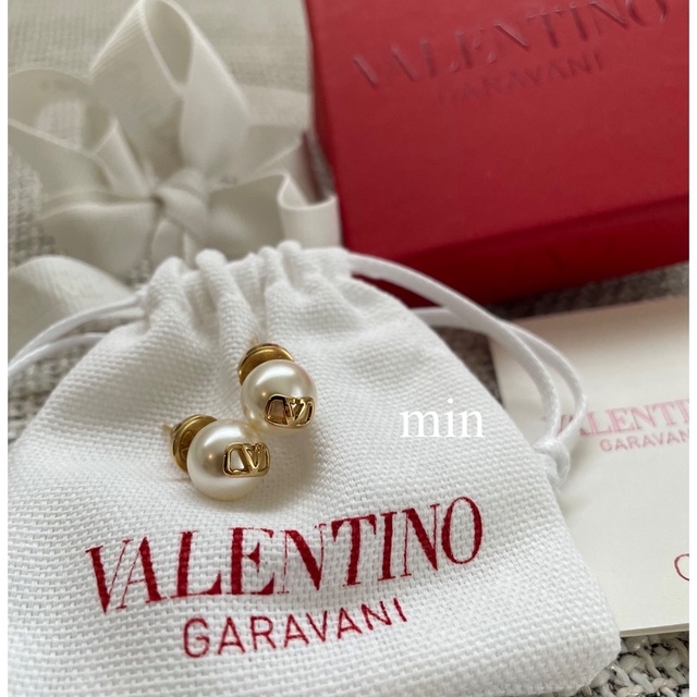 valentino garavani(ヴァレンティノガラヴァーニ)のVALENTINO ヴァレンティノ VLOGOピアス レディースのアクセサリー(ピアス)の商品写真