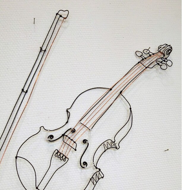 バイオリンのワイヤーアート♪ 癒しのインテリアに 楽器の弦楽器(ヴァイオリン)の商品写真