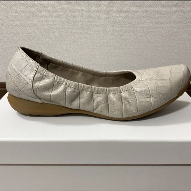 卑弥呼(ヒミコ)の卑弥呼　ヒミコ　フラットシューズ  ベージュ　22.5cm レディースの靴/シューズ(ハイヒール/パンプス)の商品写真