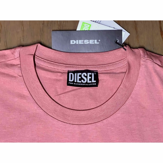 DIESEL(ディーゼル)のDIESEL  レディース　新品未使用　Mサイズ　Tシャツ　ロゴ　ディーゼル レディースのトップス(Tシャツ(半袖/袖なし))の商品写真