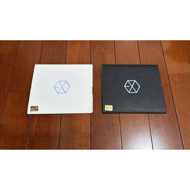 EXO(エクソ)のEXO CD2枚セット　 エンタメ/ホビーのCD(K-POP/アジア)の商品写真