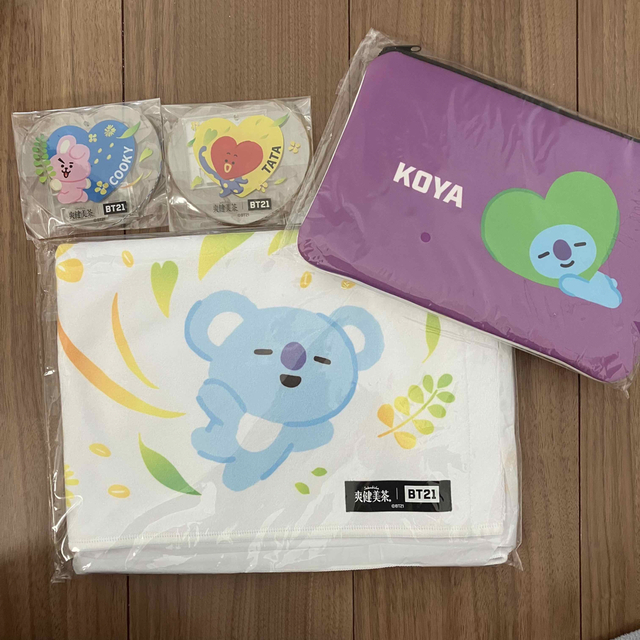 BT21☆アクリルスタンドコースター2点☆ミニバスタオル☆フラットポーチ エンタメ/ホビーのタレントグッズ(アイドルグッズ)の商品写真