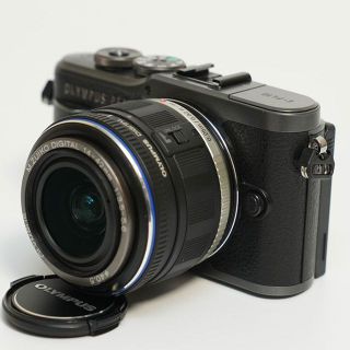 最新機種☆Wi-Fi＆自撮り☆OLYMPUS PEN E-PL10　ブラック(ミラーレス一眼)