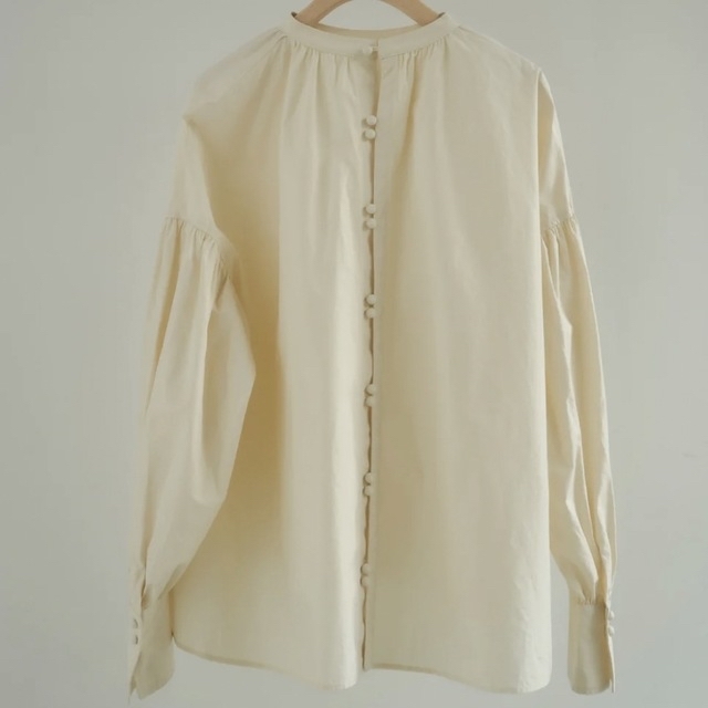 eaphi back button gather blouse