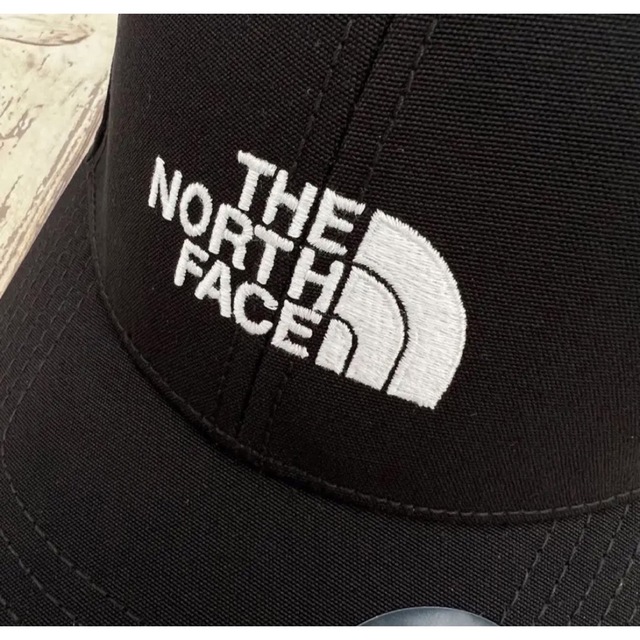 THE NORTH FACE(ザノースフェイス)のTNF キャップ　帽子　ブラック　男女兼用 レディースの帽子(キャップ)の商品写真