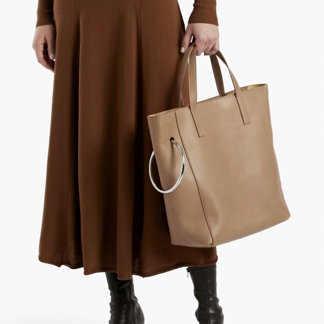 DRIES VAN NOTEN(ドリスヴァンノッテン)のDRIES VAN NOTEN 21aw LARGE RING TOTE BAG レディースのバッグ(トートバッグ)の商品写真