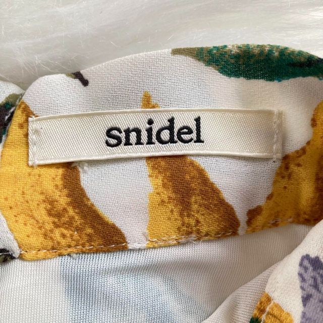 SNIDEL(スナイデル)のsnidel スナイデル フレア ラップスカート リボン 花柄  1 レディースのスカート(ひざ丈スカート)の商品写真