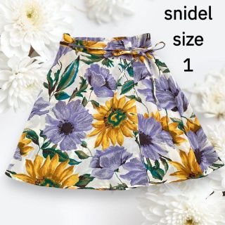 スナイデル(SNIDEL)のsnidel スナイデル フレア ラップスカート リボン 花柄  1(ひざ丈スカート)