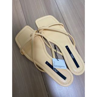 ザラ(ZARA)のタグ付き　ZARA フラットストラップサンダル(サンダル)