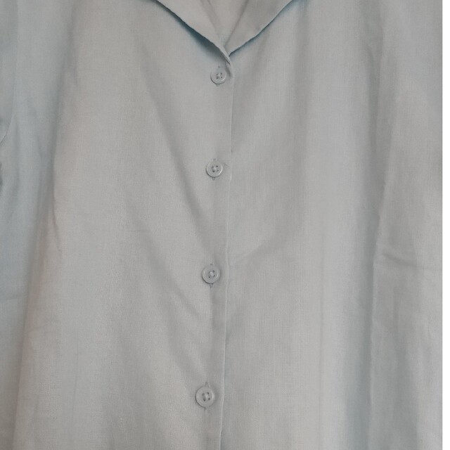 GU(ジーユー)の【新品】最終値下げ   gu  シャツ レディースのトップス(Tシャツ(半袖/袖なし))の商品写真