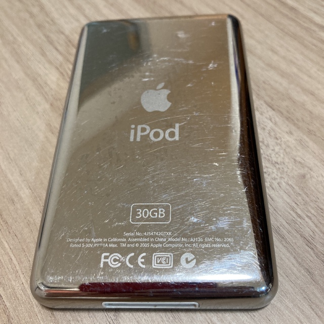 Apple(アップル)のipod 30GB A1136 スマホ/家電/カメラのオーディオ機器(ポータブルプレーヤー)の商品写真