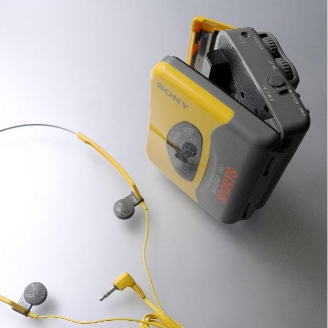 動作整備品】カセット プレーヤー ラジオ付 スポーツ ウォークマン
