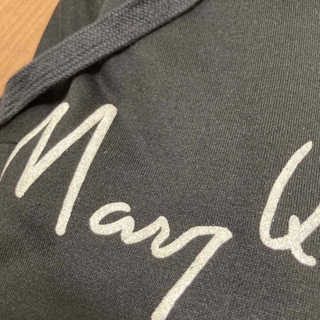 MARY QUANT(マリークワント)のマリークワント　ラメロゴサイン　パーカーワンピース　黒 レディースのワンピース(ひざ丈ワンピース)の商品写真