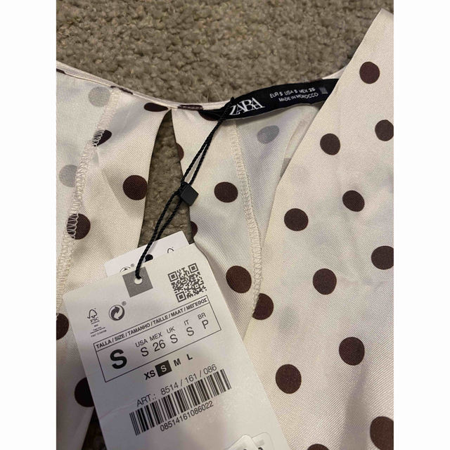 ZARA(ザラ)の新品　ZARA ドット　サテン　ブラウス　リボン レディースのトップス(シャツ/ブラウス(長袖/七分))の商品写真