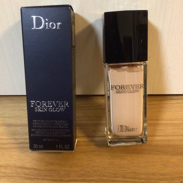 Dior(ディオール)のディオールスキン　フォーエヴァーフルイドグロウ　1N コスメ/美容のベースメイク/化粧品(ファンデーション)の商品写真