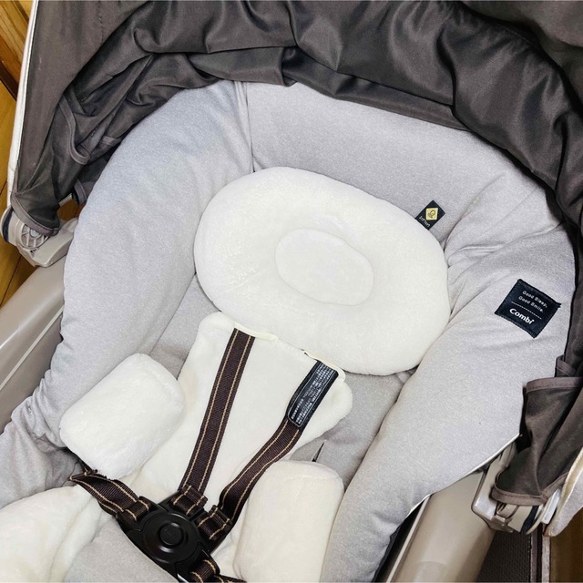 年中無休 使用期間6ヶ月 美品 combi ネムリラオートスウィングBEDi EG
