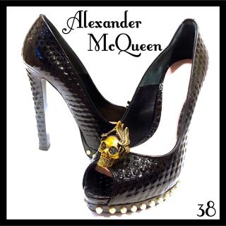 アレキサンダーマックイーン(Alexander McQueen)のALEXANDER McQUEEN パンク スカル スタッズ レザー パンプス(ハイヒール/パンプス)