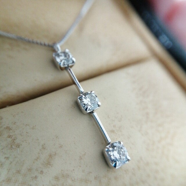 K18 0.30ct  ダイヤモンド　ネックレス　スリーストーン　トリロジー