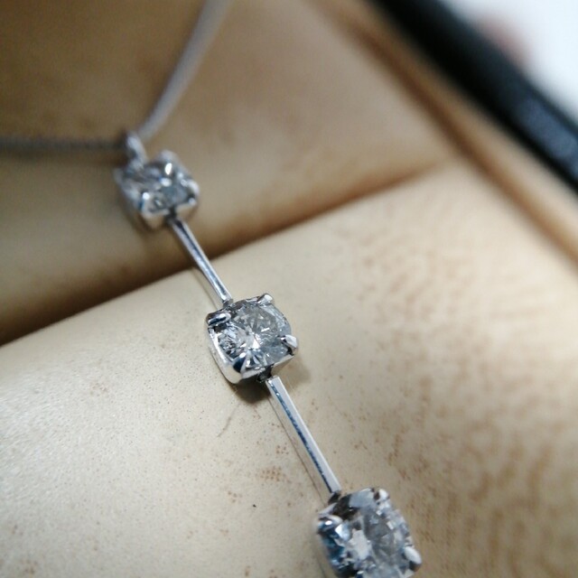 K18 0.30ct  ダイヤモンド　ネックレス　スリーストーン　トリロジー