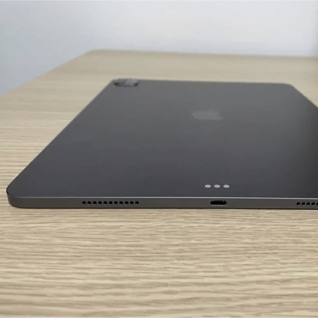 Apple(アップル)の極美品 M1 iPad Pro 12.9インチ Wi-Fi 128GB 第5世代 スマホ/家電/カメラのPC/タブレット(タブレット)の商品写真
