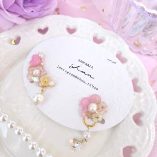 ハンドメイド♡お花のイヤークリップ ゆらりんスワロフスキー(イヤリング)