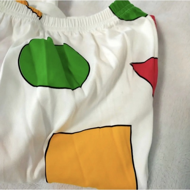 XL白　クレヨンしんちゃん　パジャマ　半袖　可愛い　部屋着　お揃い レディースのルームウェア/パジャマ(パジャマ)の商品写真