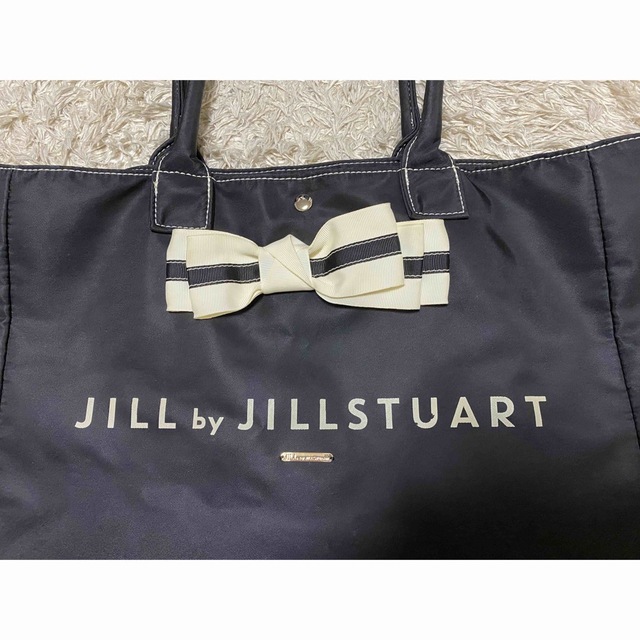 JILL by JILLSTUART(ジルバイジルスチュアート)のジルバイジルスチュアート トートバック  リボン ブランドロゴ ブラック レディースのバッグ(トートバッグ)の商品写真