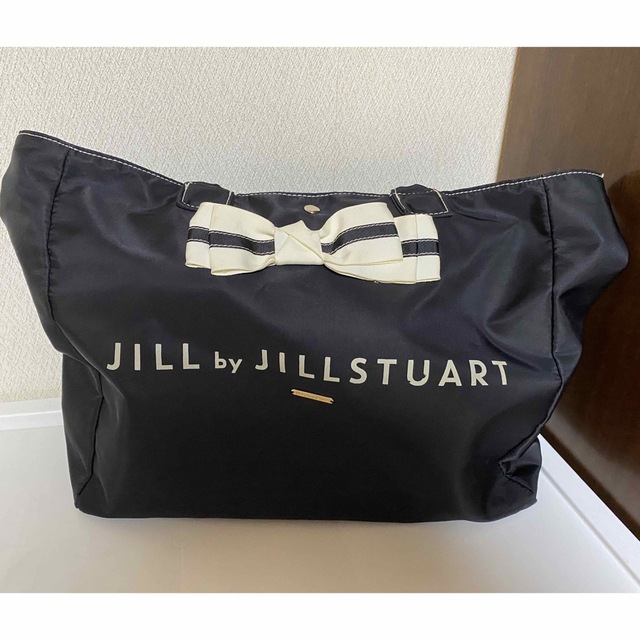 JILL by JILLSTUART(ジルバイジルスチュアート)のジルバイジルスチュアート トートバック  リボン ブランドロゴ ブラック レディースのバッグ(トートバッグ)の商品写真