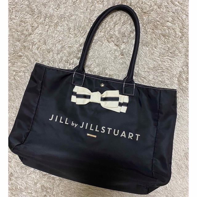 JILL by JILLSTUART(ジルバイジルスチュアート)のジルバイジルスチュアート トートバック  リボン ブランドロゴ ブラック レディースのバッグ(トートバッグ)の商品写真