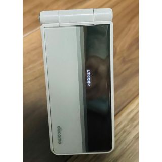 エヌティティドコモ(NTTdocomo)の美品　NTTドコモ Panasonic P-01F White(携帯電話本体)