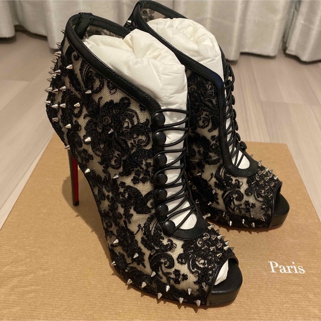 Christian Louboutin(クリスチャンルブタン)の新品未使用　クリスチャンルブタン　ブーティー　ショートブーツ　レース レディースの靴/シューズ(ブーティ)の商品写真