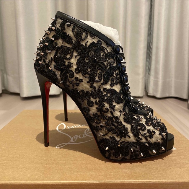 Christian Louboutin(クリスチャンルブタン)の新品未使用　クリスチャンルブタン　ブーティー　ショートブーツ　レース レディースの靴/シューズ(ブーティ)の商品写真