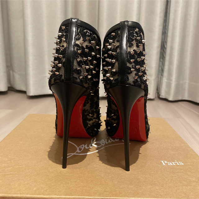 Christian Louboutin(クリスチャンルブタン)の新品未使用　クリスチャンルブタン　ブーティー　ショートブーツ　レース レディースの靴/シューズ(ブーティ)の商品写真