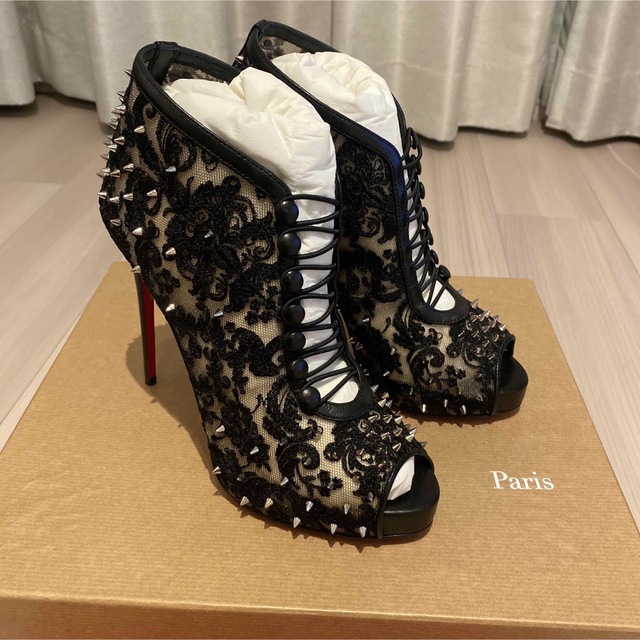 Christian Louboutin(クリスチャンルブタン)の新品未使用　クリスチャンルブタン　ブーティー　ショートブーツ　レース レディースの靴/シューズ(ブーティ)の商品写真