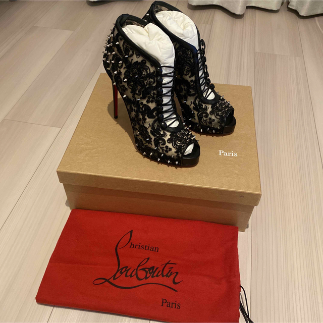 Christian Louboutin(クリスチャンルブタン)の新品未使用　クリスチャンルブタン　ブーティー　ショートブーツ　レース レディースの靴/シューズ(ブーティ)の商品写真