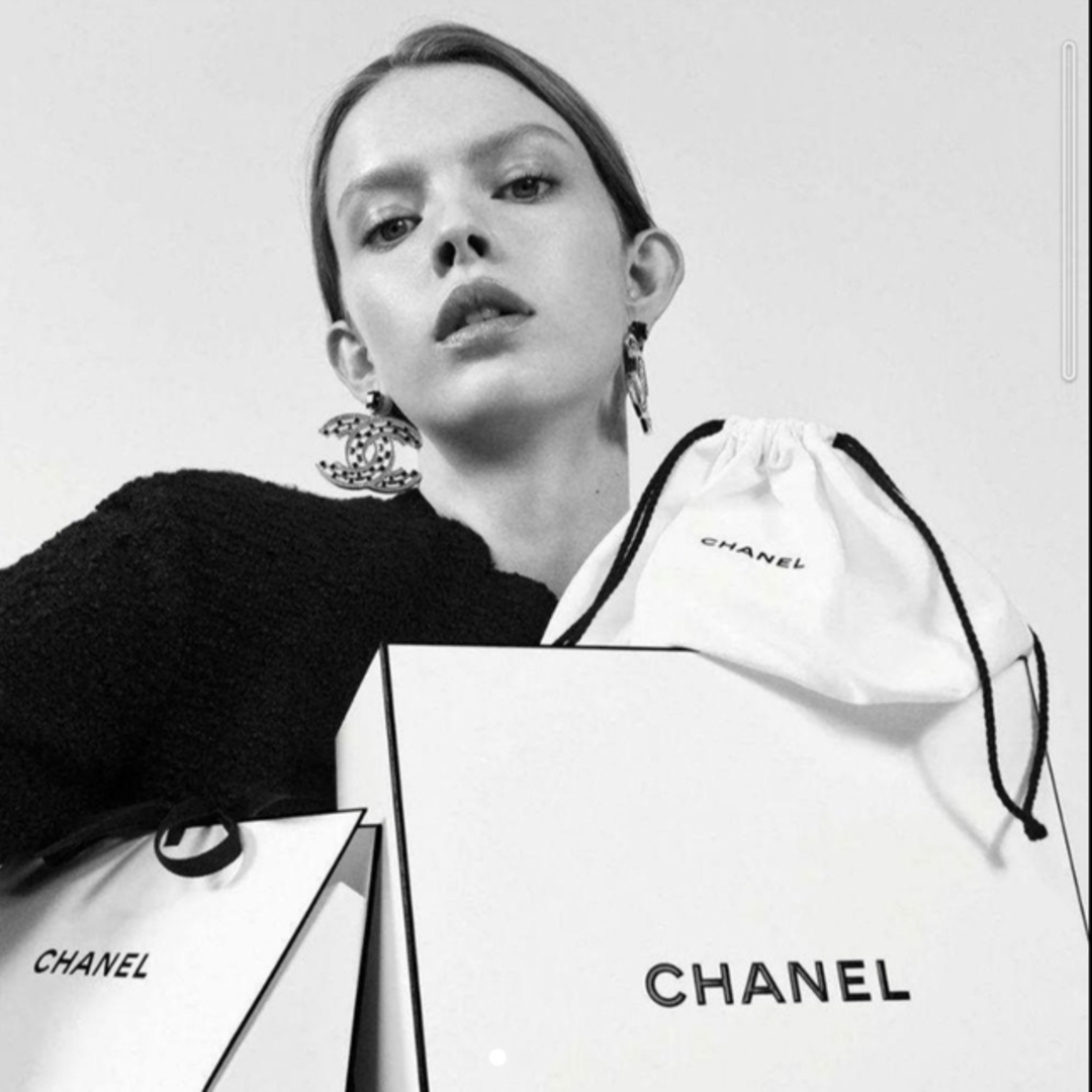 CHANEL(シャネル)の新品未使用　シャネル　ロゴ入り 巾着ポーチノベルティ コスメ/美容のコスメ/美容 その他(その他)の商品写真