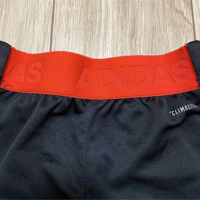 adidas(アディダス)のadidas ジャージ ハーフパンツ 110 キッズ/ベビー/マタニティのキッズ服男の子用(90cm~)(パンツ/スパッツ)の商品写真