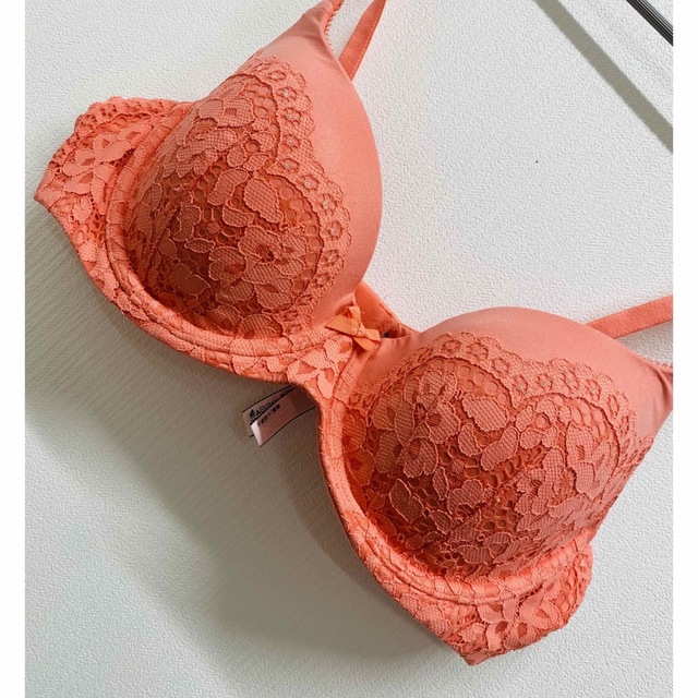 Victoria's Secret(ヴィクトリアズシークレット)の新品未使用　Victoria’s Secret ブラジャー　38B レディースの下着/アンダーウェア(ブラ)の商品写真