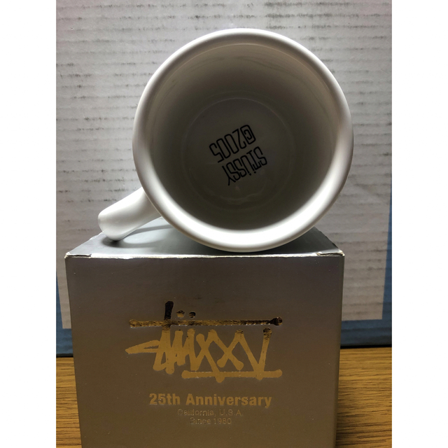 STUSSY(ステューシー)のstussy マグカップ  25周年 インテリア/住まい/日用品のキッチン/食器(グラス/カップ)の商品写真