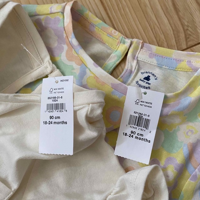 babyGAP(ベビーギャップ)の新品　babyGAP  かわいい　Tシャツ カットソー  2点セット　90 キッズ/ベビー/マタニティのキッズ服女の子用(90cm~)(Tシャツ/カットソー)の商品写真