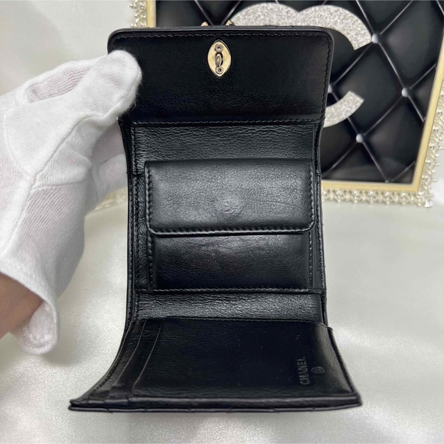 CHANEL(シャネル)のCHANEL シャネル 立体ココボタン 三つ折り財布 スモールフラップ ミニ財布 レディースのファッション小物(財布)の商品写真