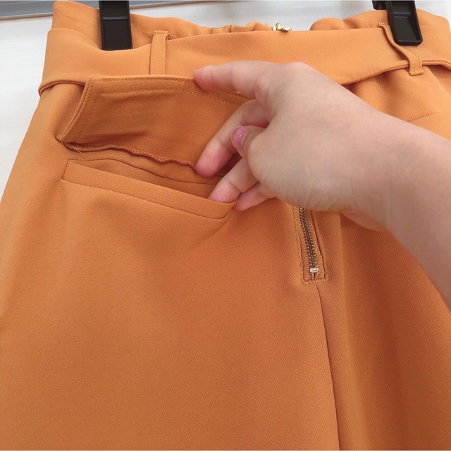 HARE(ハレ)のHARE  タイトスカート ハイウエスト オレンジ  ベルト付き S レディースのスカート(ひざ丈スカート)の商品写真