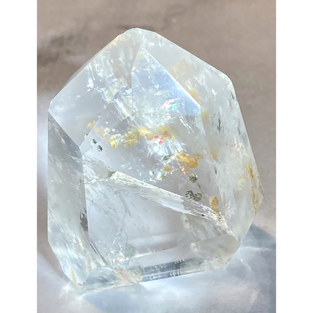 レインボー✨キャルコパイライト(黄銅鉱)入り クリスタル 水晶 | www